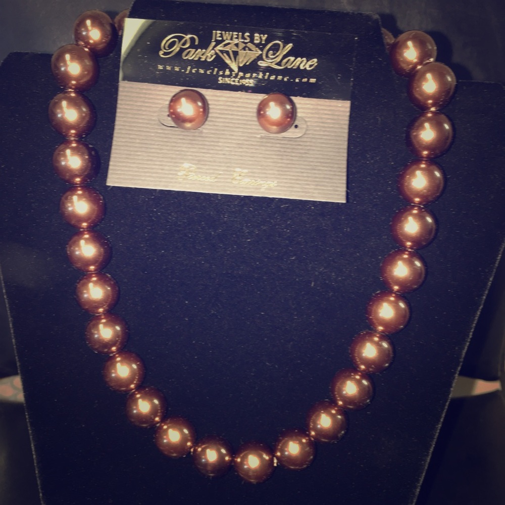 Necklace and earring set